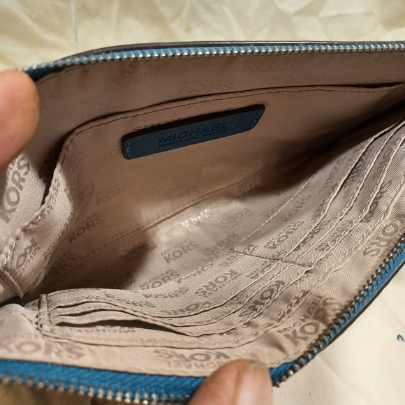 Michael kors wristlet wallet - Picture 7 of 7